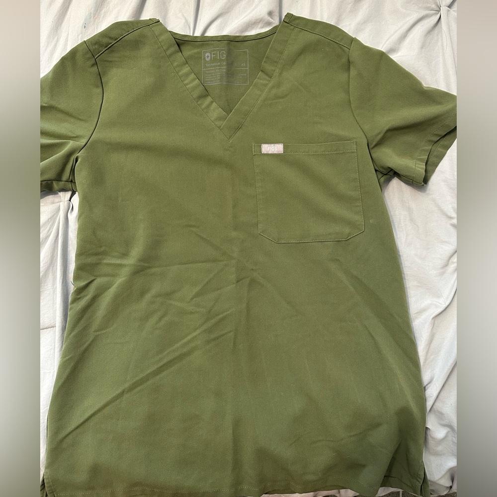 FIGS Catarina One Pocket Scrub Top - Dark Olive